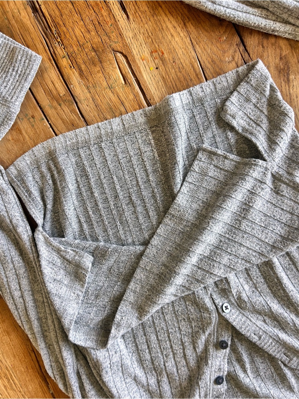 Abercrombie & Fitch Light Gray Ribbed Button-Front Cardigan Henley button small - Picture 4 of 5